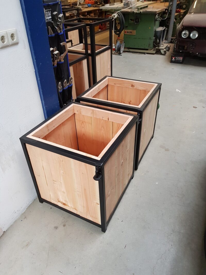 Stalen bloembak boombak Douglas stalen frame Stalen bloembak boombak Douglas stalen frame