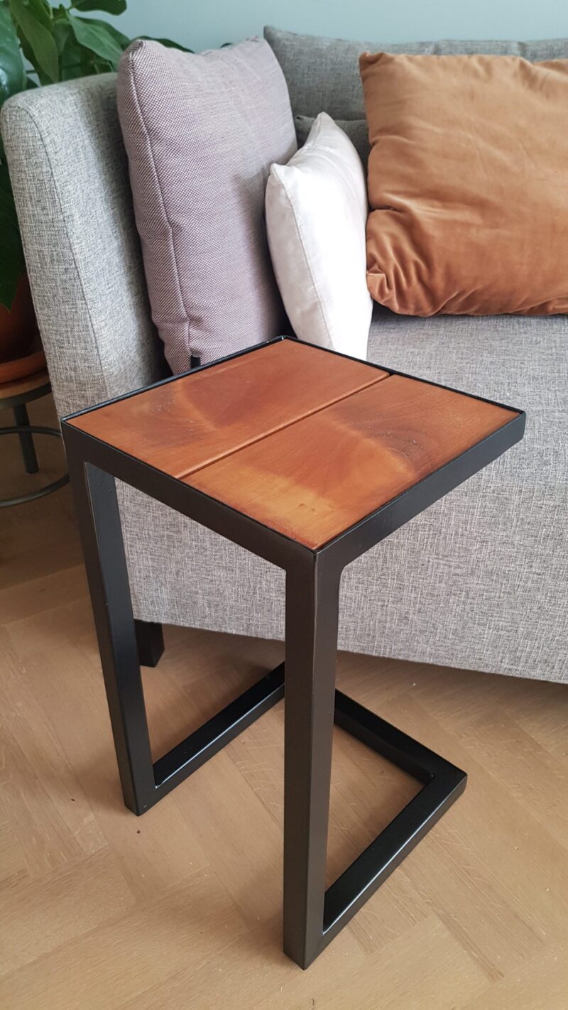 Stalen meubels - stalen bijzettafel bankirai hout Stalen meubels - stalen bijzettafel bankirai hout