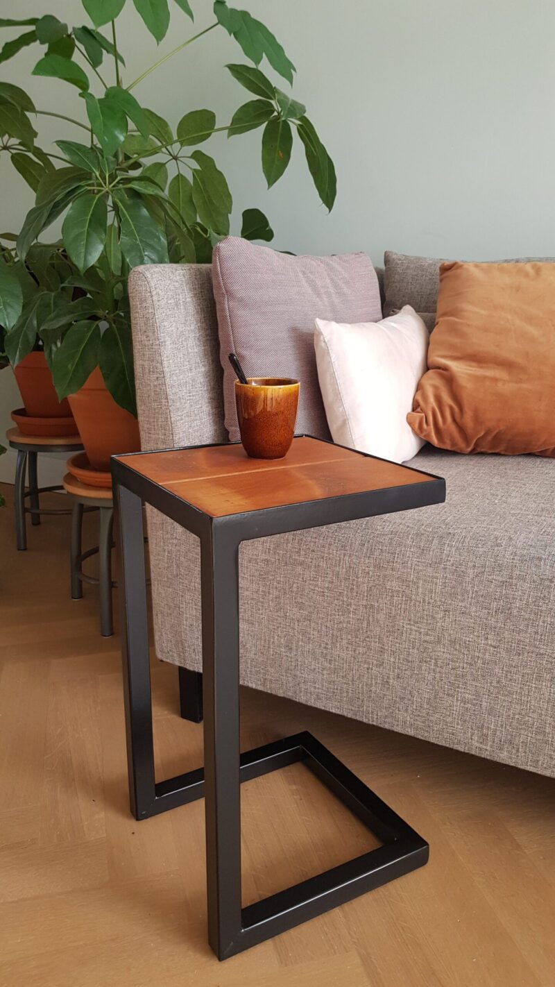 Stalen meubels - stalen bijzettafel bankirai hout 30x30x52 Stalen meubels - stalen bijzettafel bankirai hout 30x30x52