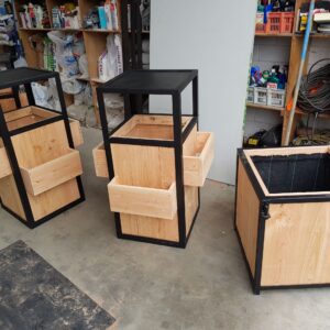 Stalen meubels - Stalen prullenbak - Douglas hout - terras horeca Stalen meubels - Stalen prullenbak - Douglas hout - terras horeca