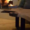 Boomstam bank tafel Mr Woodworm zwart stalen frame poedercoat houten blad bank close up schors