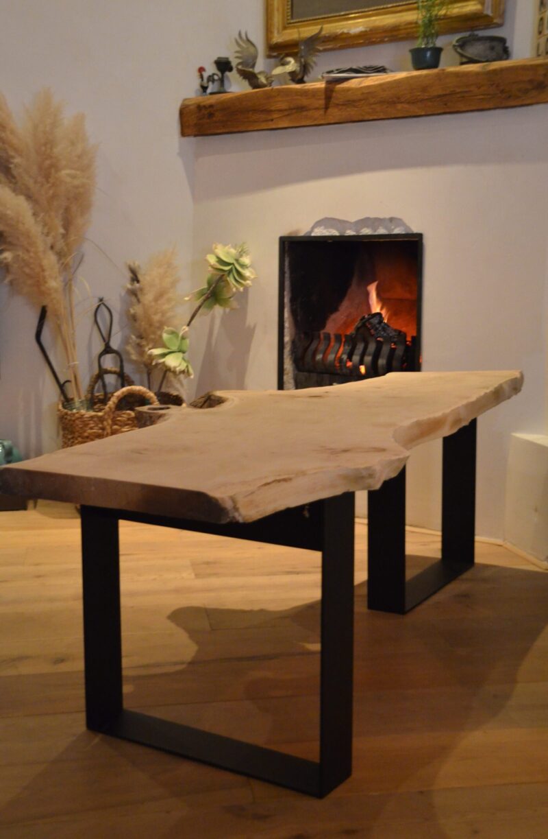 Boomstam bank tafel Mr Woodworm zwart stalen frame poedercoat (3) Boomstam bank tafel Mr Woodworm zwart stalen frame poedercoat blad en stalen frame