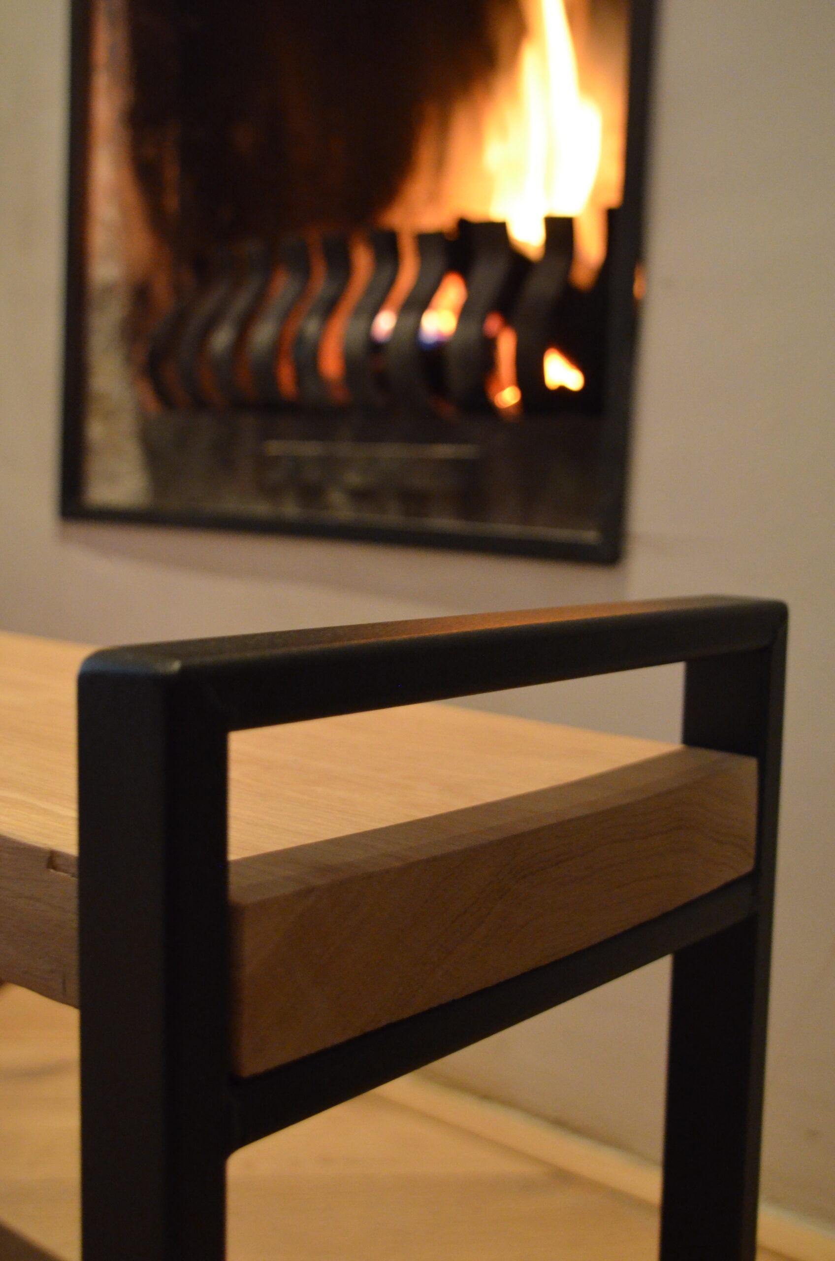 Stalen meubels - Eiken bijzettafel salontafel - stalen frame - zwart