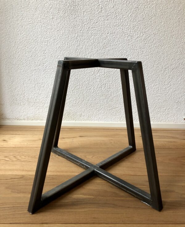 Stalen-onderstel-tafel-steel-frame-table-no-coating