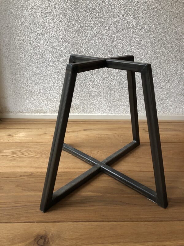 Stalen-onderstel-tafel-steel-frame-table-no-coating