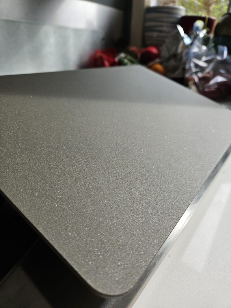 Metalen kleine wandplank interieur brons wit stalen plank Kleur monster BG600 Brons fijnstructuur