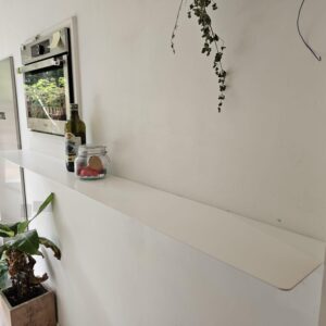 Metalen wandplank keuken