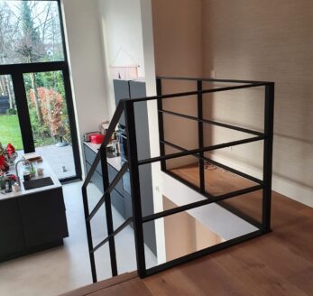 Stalen design balustrade Projecten - Stalen trapleuning